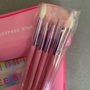 Jeffree Star Eyeshadow Palette with Brush Set